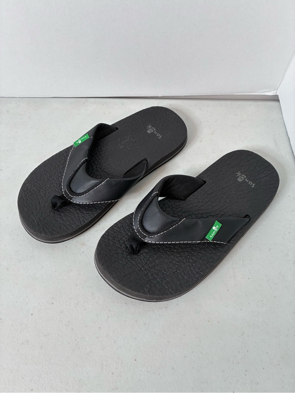 Sanuk Kids Black Flip Flop Sandals Size 13/1 Cushioned Beach Shoes